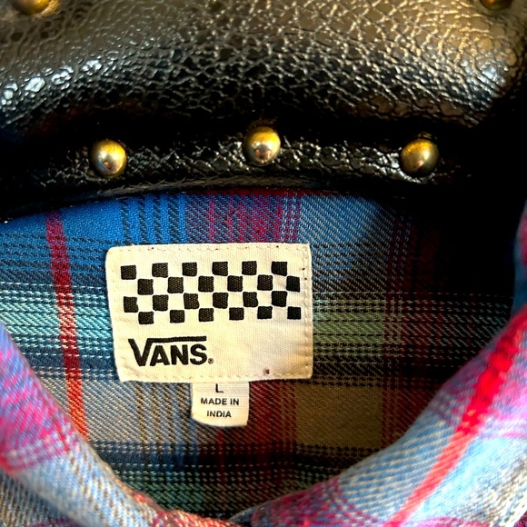 Vans plaid button down shirt! ✌️ - Picture 3 of 3